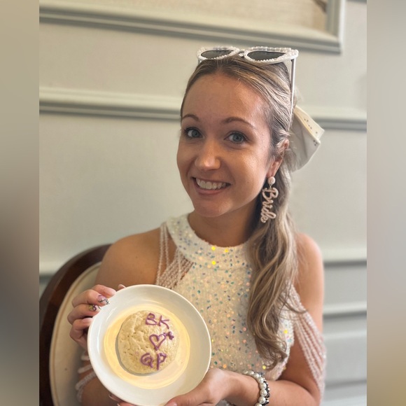 Meet your Posher, Brittany - Picture 3 of 4